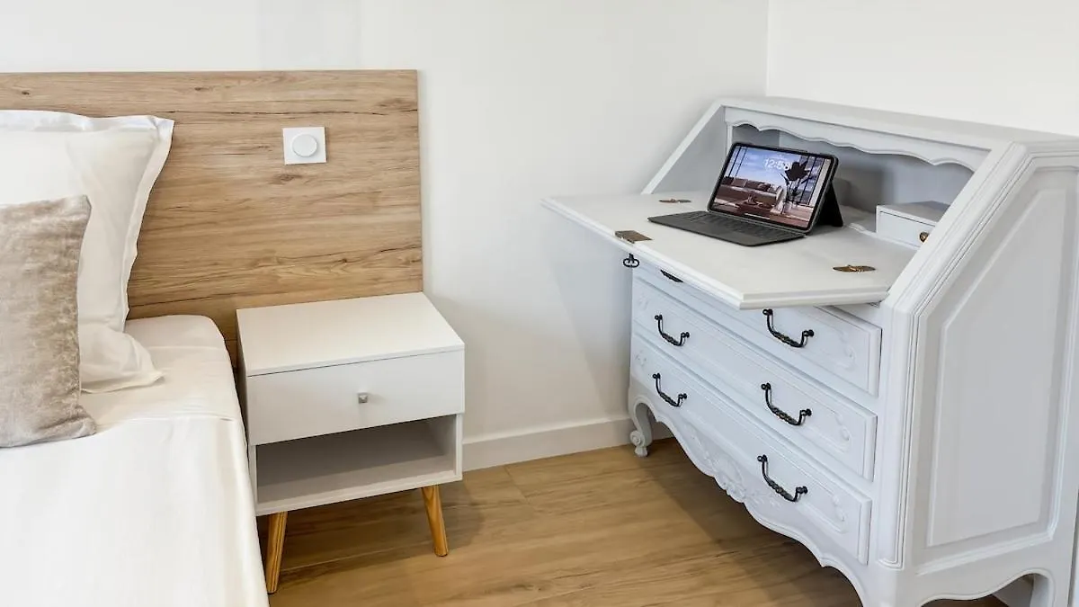 Апартаменты Appartement A Quelques Minutes A Pieds Des Plages Фрежюс